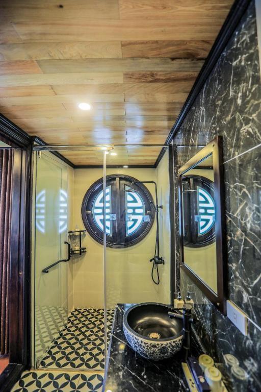 Hotel Cozy Boutique Cruise Dong Khe Sau Exterior foto